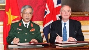 Vietnam and UK agree on national defence cooperation - ảnh 1